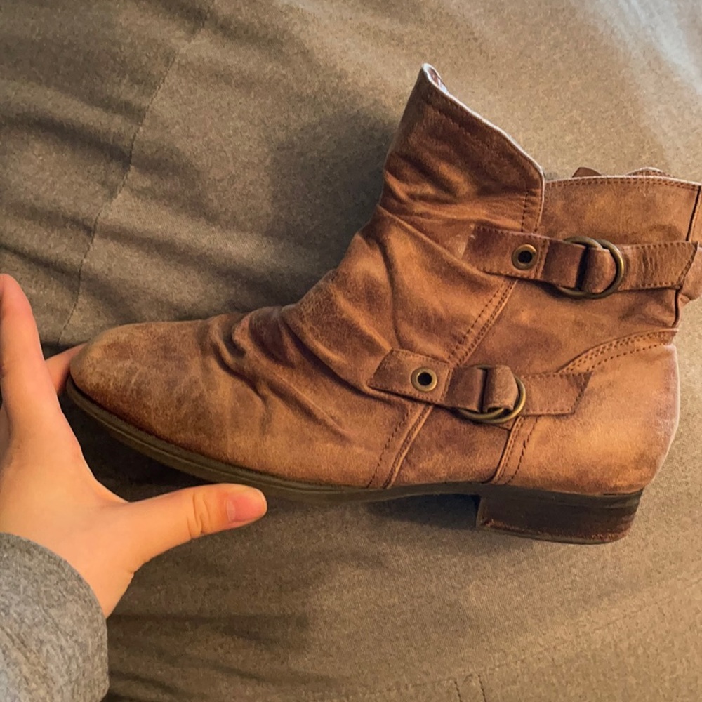 Flat booties
